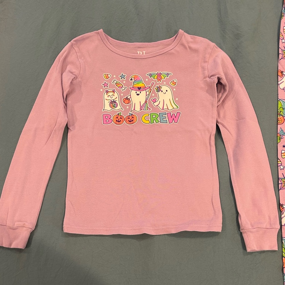 The Children’s Place “Boo Crew” Glow in the Dark Pajama Set 👻🍭🍬🧙🏻‍♀️🎃 - Picture 3 of 9